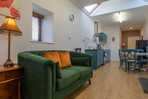 Kitchen or kitchenette, Seating area, Dining area, stove