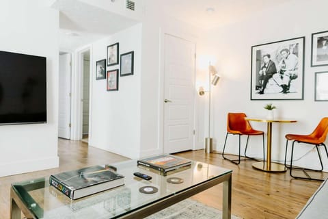 Entire Top Floor of Suites of the Vinyl Sleeps 16 On Music Row Apartment in Music Row