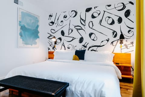 Entire Top Floor of Suites of the Vinyl Sleeps 16 On Music Row Apartment in Music Row