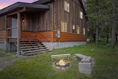 Set the Hook House in Island Park