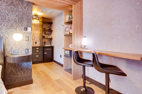 The Salome - ADA Accessible at The Louie Boutique Motel, Walk to Everything! Dog Friendly! Motel in Newport