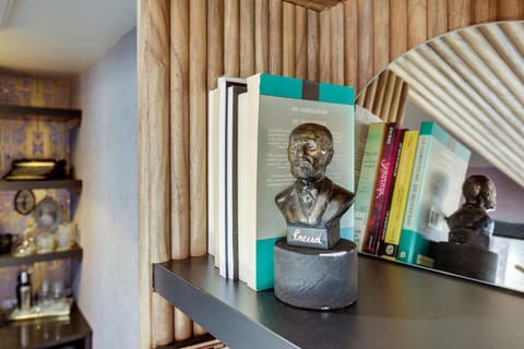 The Salome - ADA Accessible at The Louie Boutique Motel, Walk to Everything! Dog Friendly! Motel in Newport