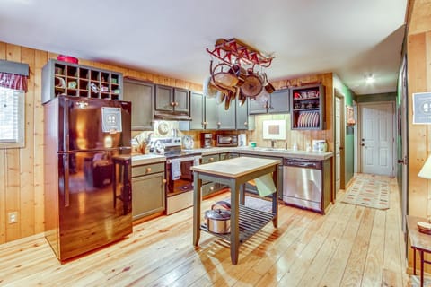 1 Mi to Lake Easton Cozy Cascades Cabin! Cabin in Easton