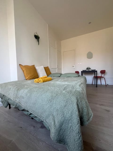 Bed, Photo of the whole room