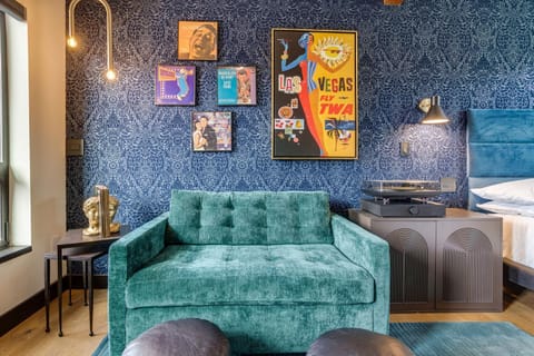 The Prima at The Louie Boutique Motel, Walk to Everything! Dog Friendly! Motel in Newport