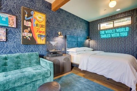 The Prima at The Louie Boutique Motel, Walk to Everything! Dog Friendly! Motel in Newport