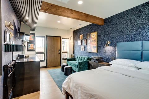 The Prima at The Louie Boutique Motel, Walk to Everything! Dog Friendly! Motel in Newport