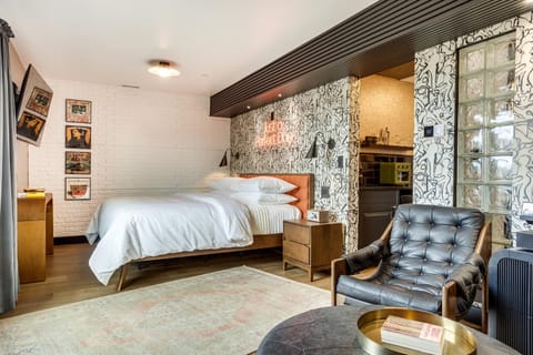 The Reed at The Louie Boutique Motel, Private Sauna! Walk to Everything! Motel in Newport