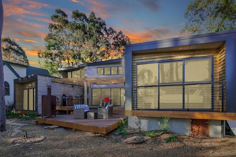 Property building, Patio, BBQ facilities, Garden, Balcony/Terrace, Garden view, fireplace, fireplace