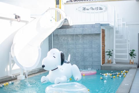 Day, Swimming pool