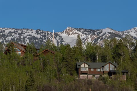 Alpine Recharge House in Wyoming