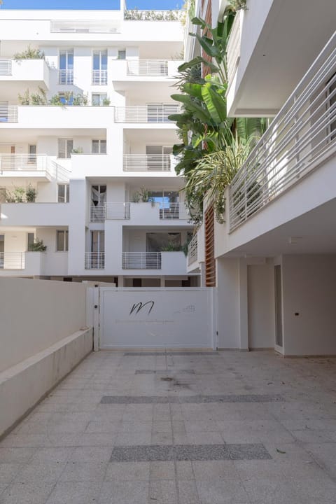 Property building, Day, View (from property/room), Balcony/Terrace