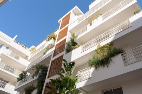 Property building, Day, View (from property/room), Balcony/Terrace