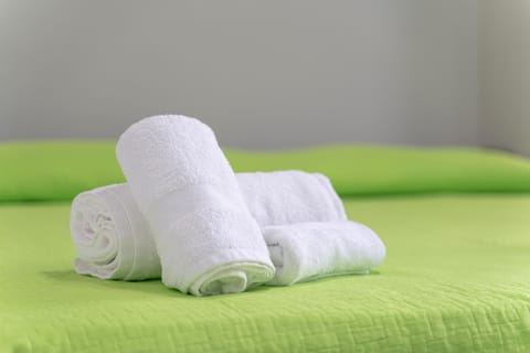 Bed, Bedroom, towels