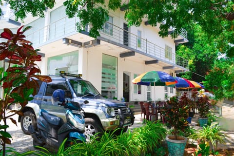Property building, Garden, Parking
