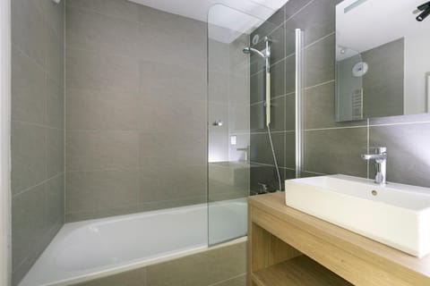 Bathroom, Bath