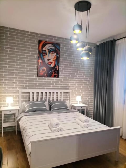 Bed, Photo of the whole room, Decorative detail, Bedroom