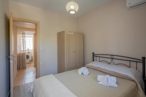 Bed, Photo of the whole room, Bedroom, towels, wardrobe, air conditioner