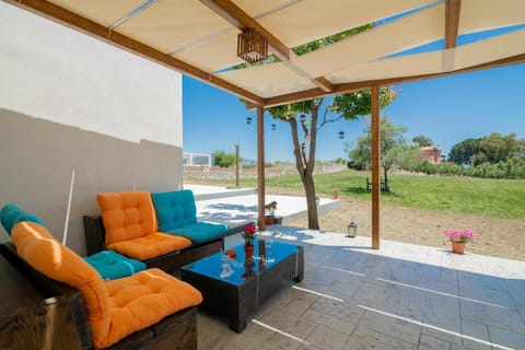 Patio, Spring, Garden, Balcony/Terrace, Living room, Seating area