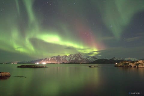 Nearby landmark, Natural landscape, Mountain view