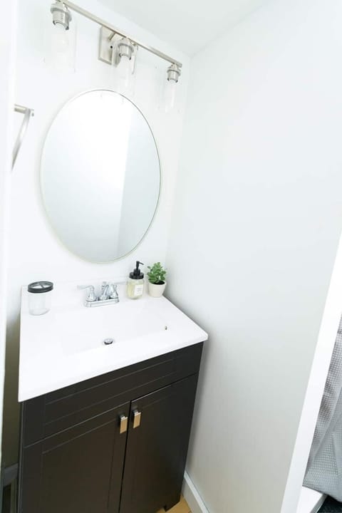 Stunning 4BR Cabin Retreat with Expansive Deck Cabin in Indiana