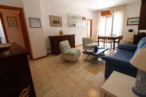 Living room, Decorative detail