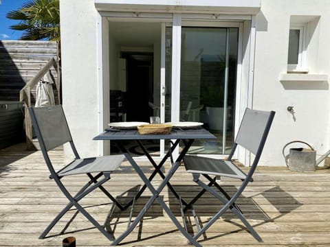 Patio, Living room