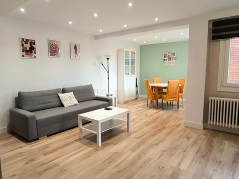 Living room, Seating area, Dining area, internet