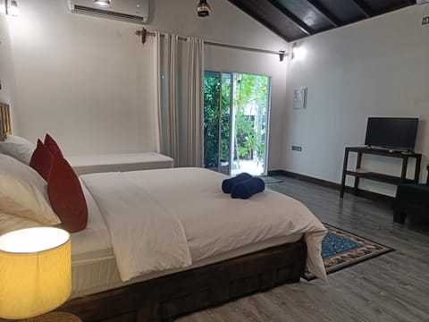 Bed, TV and multimedia, Photo of the whole room, Evening entertainment, Bedroom