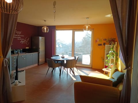 Kitchen or kitchenette, Dining area, pet friendly