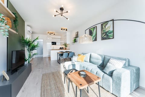 Communal lounge/ TV room, TV and multimedia, Kitchen or kitchenette, Living room, Seating area, Dining area, Evening entertainment