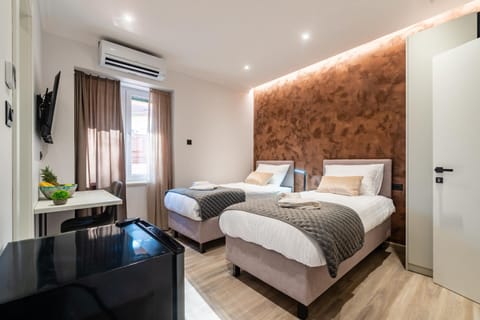 Bed, Bedroom, air conditioner