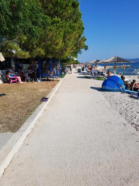 Neighbourhood, Beach