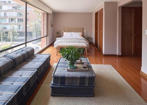 Bed, Living room, Photo of the whole room, Seating area, Bedroom