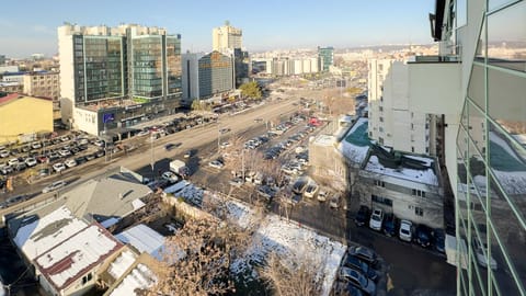 Property building, Day, Neighbourhood, Bird's eye view, City view, Street view, Location, Parking