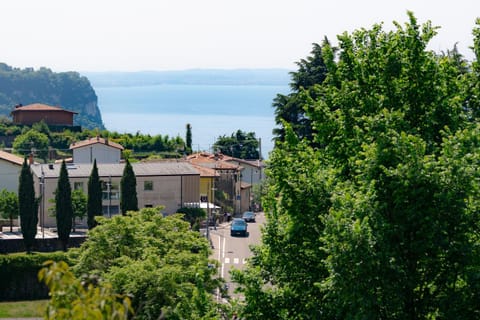 Nearby landmark, Spring, Neighbourhood, Natural landscape, Lake view