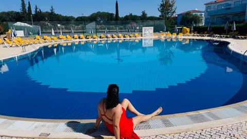 Swimming pool, Swimming pool
