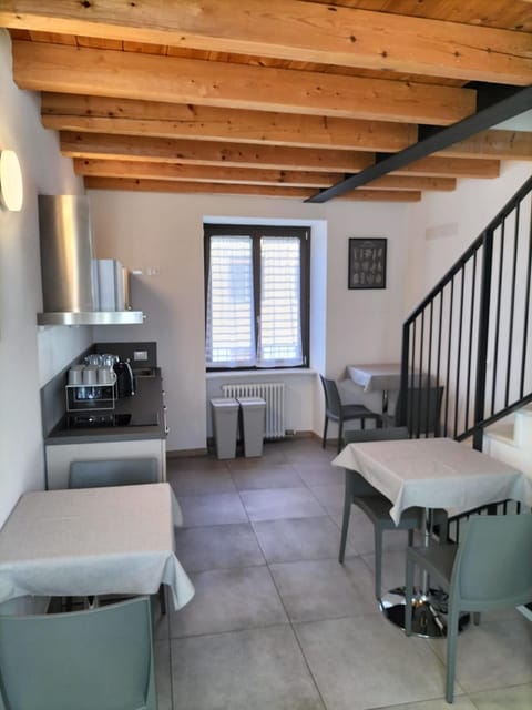 Kitchen or kitchenette, Living room, Seating area