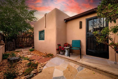 Property building, Patio, Facade/entrance