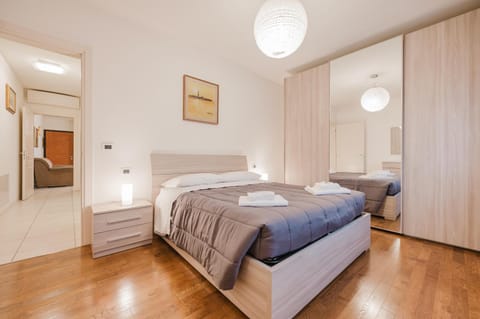 Bed, Photo of the whole room, Bedroom, towels, wardrobe