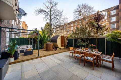 Garden, Garden, Sauna, Seating area, Dining area
