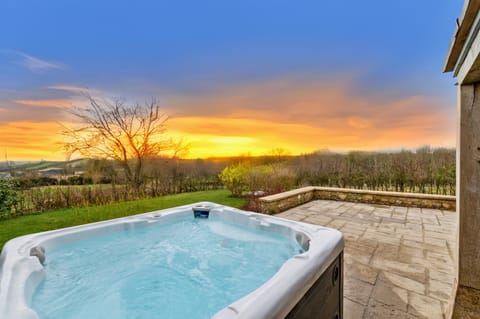 Hot Tub, Hot Tub