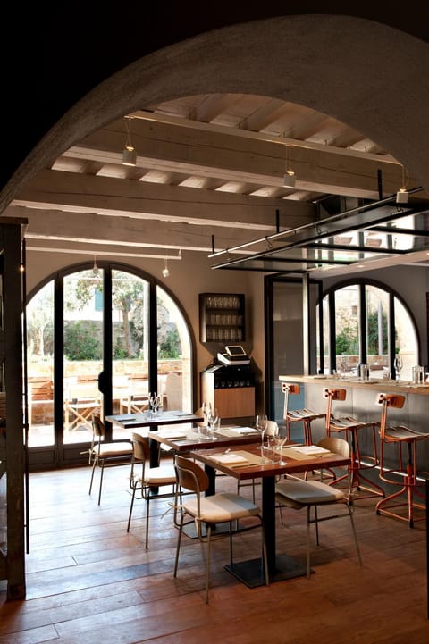 Restaurant/places to eat, On site