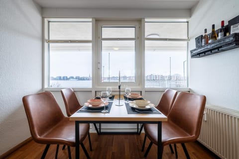 Food and drinks, Dining area, Beach