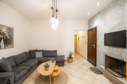 TV and multimedia, Living room, Seating area, Evening entertainment