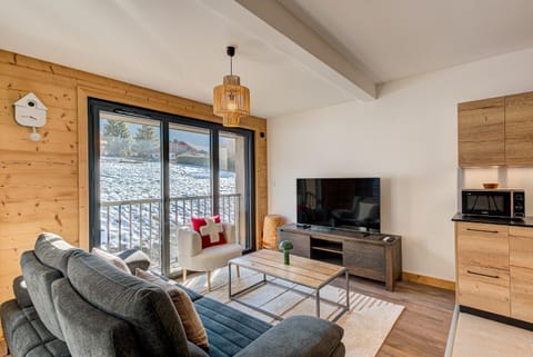 Communal lounge/ TV room, TV and multimedia, Kitchen or kitchenette, Living room, Seating area, Dining area, Evening entertainment