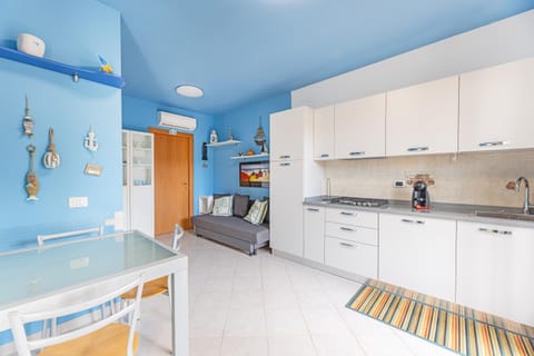 Kitchen or kitchenette, Dining area, kitchen