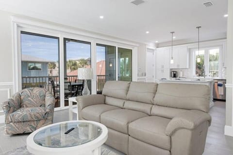 AMI Beach Oasis Apartment in Bradenton Beach