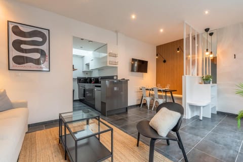 Maison 2 chambres proche du tram, parking gratuit Bed and Breakfast in Lille