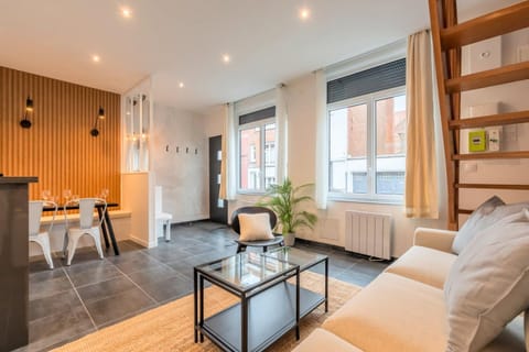 Maison 2 chambres proche du tram, parking gratuit Bed and Breakfast in Lille